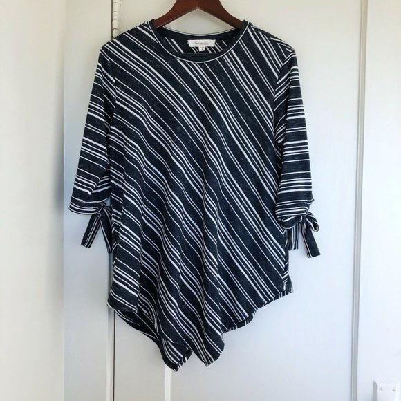 Two by Vince Camuto Asymmetric Hem Top - Picture 3 of 7